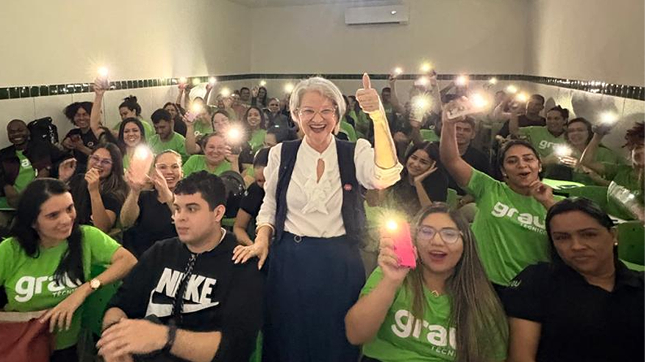 Administradora e Conselheira do CRA-CE Gardênia Barroso Lima ministra palestra no Grau Técnico da Washington Soares